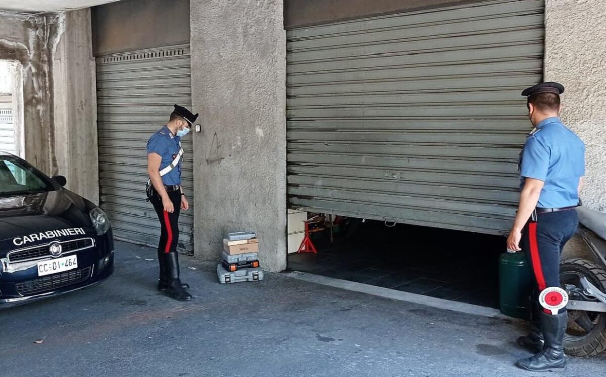 SAN GIOVANNI LA PUNTA. STAVANO SVALIGIANDO UN GARAGE: IN MANETTE TRE PREGIUDICATI CATANESI - 