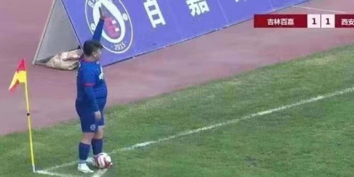 CINA, MILIARDARIO ACQUISTA UN CLUB E COSTRINGE L’ALLENATORE A FAR GIOCARE IL FIGLIO DI 126 KG - 