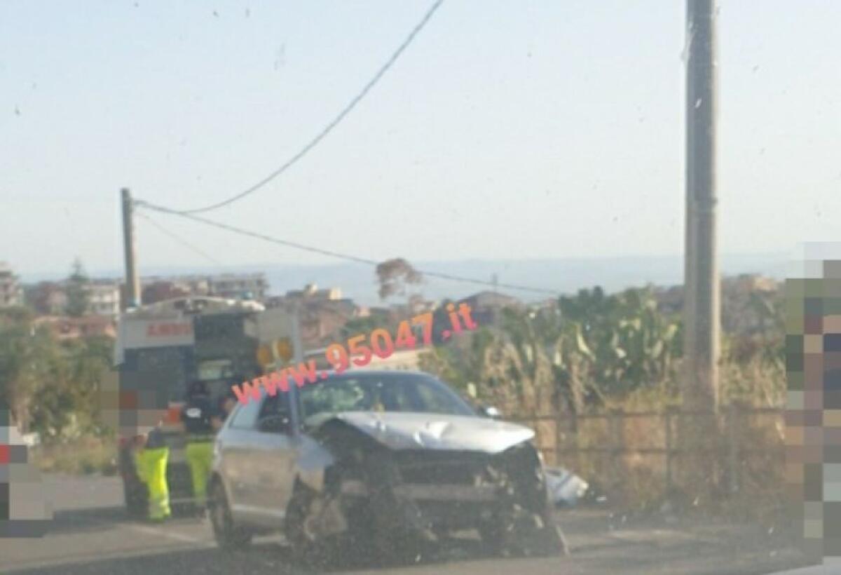 INCIDENTE STRADALE A PATERNO', AUTO CONTRO UN MURO: UN FERITO - 