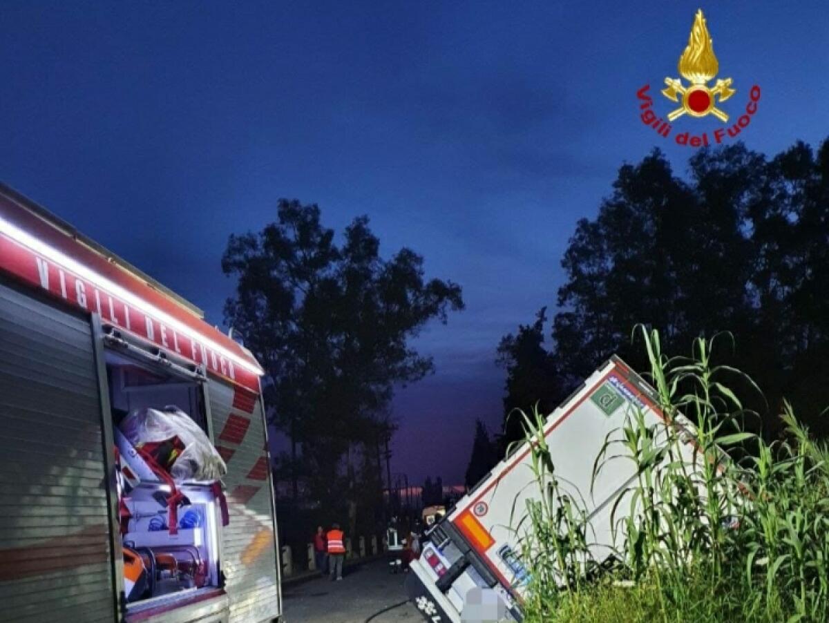 MEZZO PESANTE USCITO FUORI STRADA IN ZONA MAAS, FERITO CONDUCENTE - 