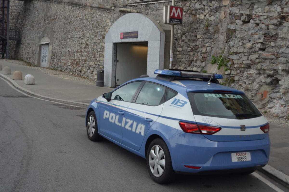 GENOVA: RISPONDE AL TELEFONO AI POLIZIOTTI CON LO SMARTPHONE CHE AVEVA RUBATO, DENUNCIATO - 