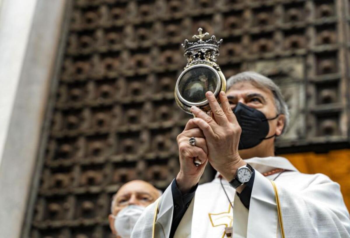SAN GENNARO OGGI IL MIRACOLO, IL SANGUE SI È SCIOLTO - 