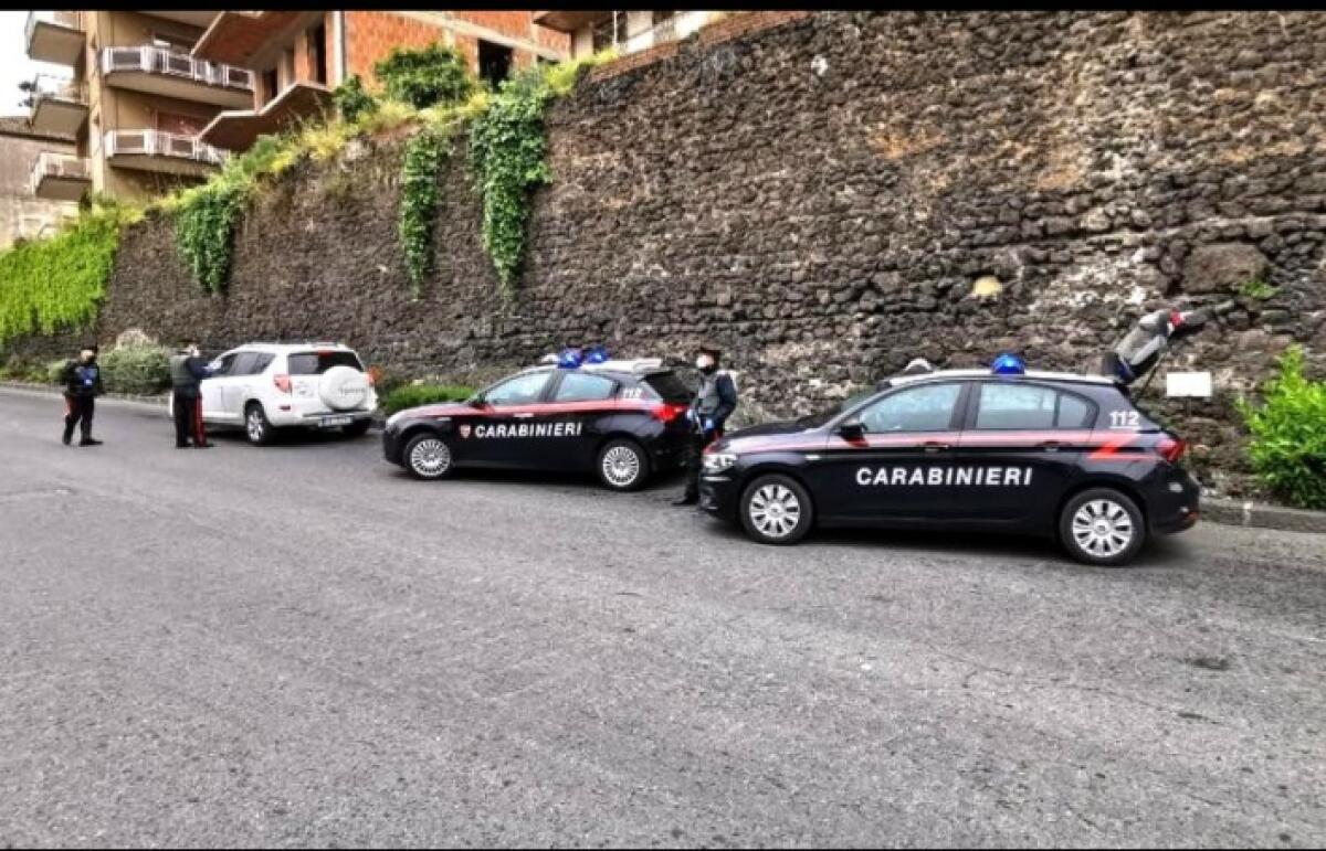 RANDAZZO. TROVATO IN POSSESSO DI COLTELLO A SERRAMANICO DI 19 CM: DENUNCIATO 47ENNE - 