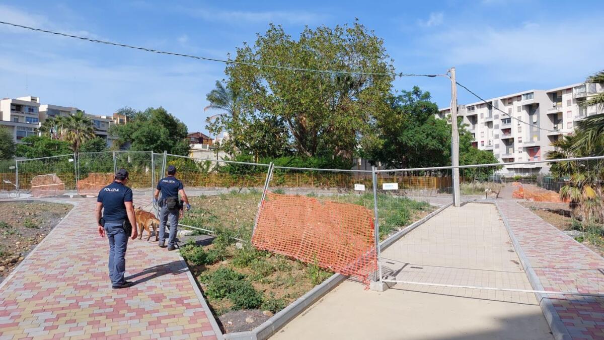 CATANIA: OCCUPA ILLEGALMENTE UN ALLOGGIO POPOLARE E SI COLLEGA ALLA RETE ELETTRICA PUBBLICA - 