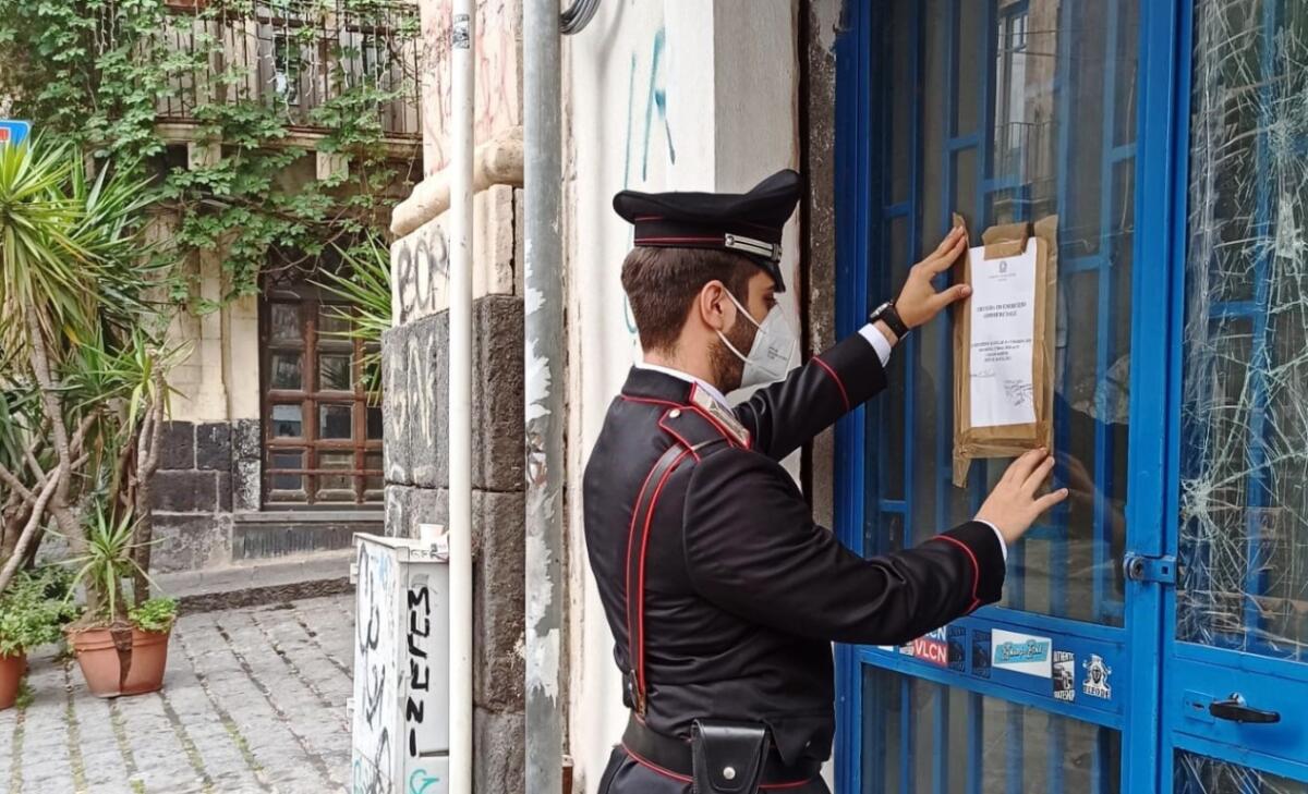 CATANIA. SERVIZI ANTICRIMINE: FIOCCANO LE DENUNCE. CHIUSO ANCHE UN MINI MARKET PER VIOLAZIONE ALLE NORME ANTI COVID-19 - 