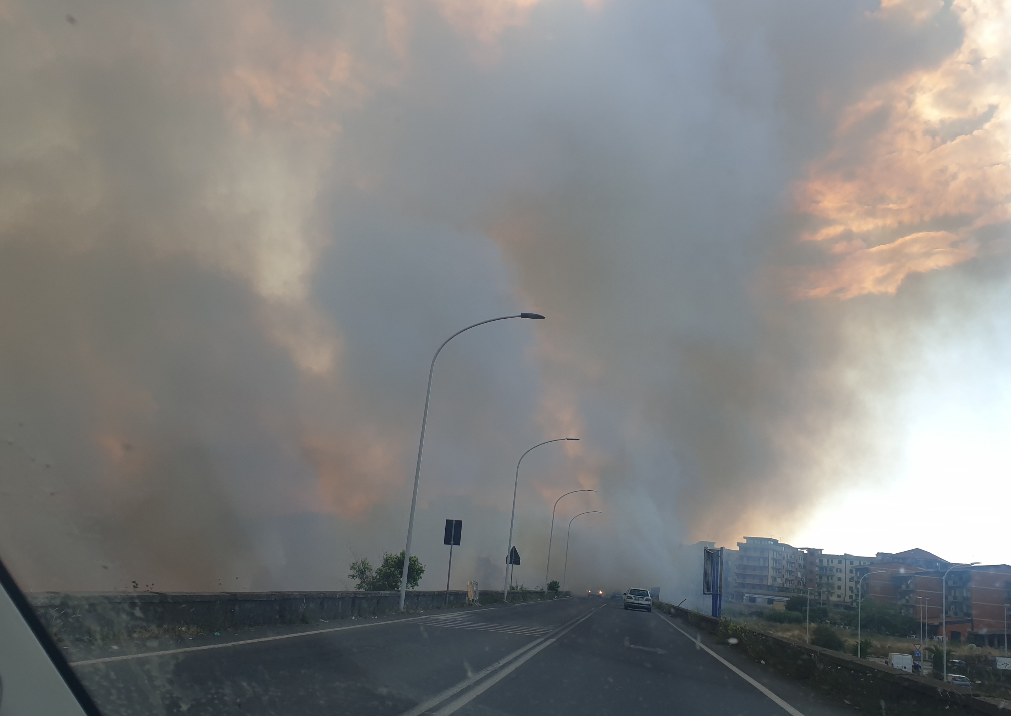 PATERNÒ: DOPPIO INTERVENTO DEI VIGILI DEL FUOCO PER INCENDIO STERPAGLIE NELLA GIORNATA DI OGGI