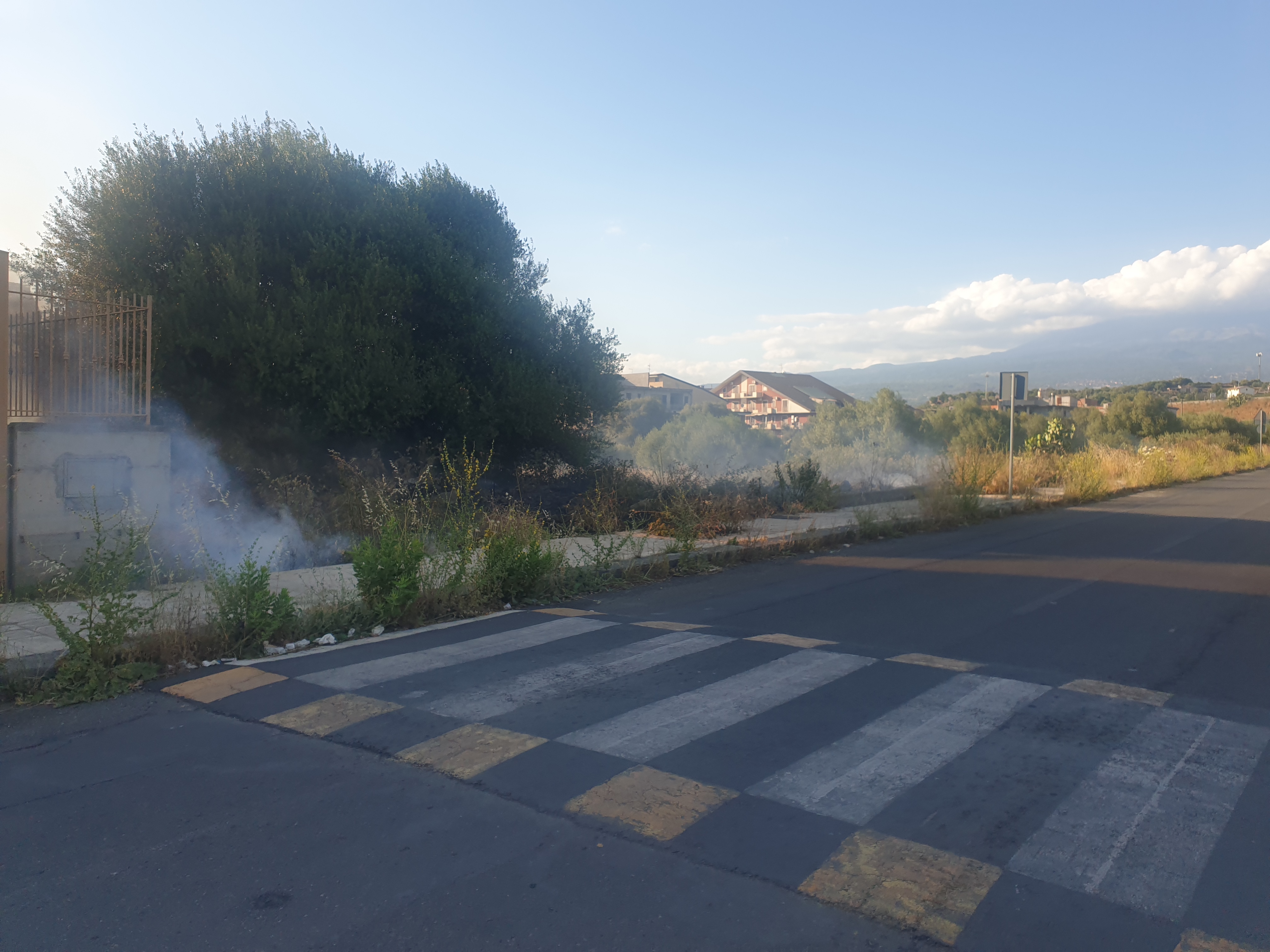 PATERNÒ: DOPPIO INTERVENTO DEI VIGILI DEL FUOCO PER INCENDIO STERPAGLIE NELLA GIORNATA DI OGGI