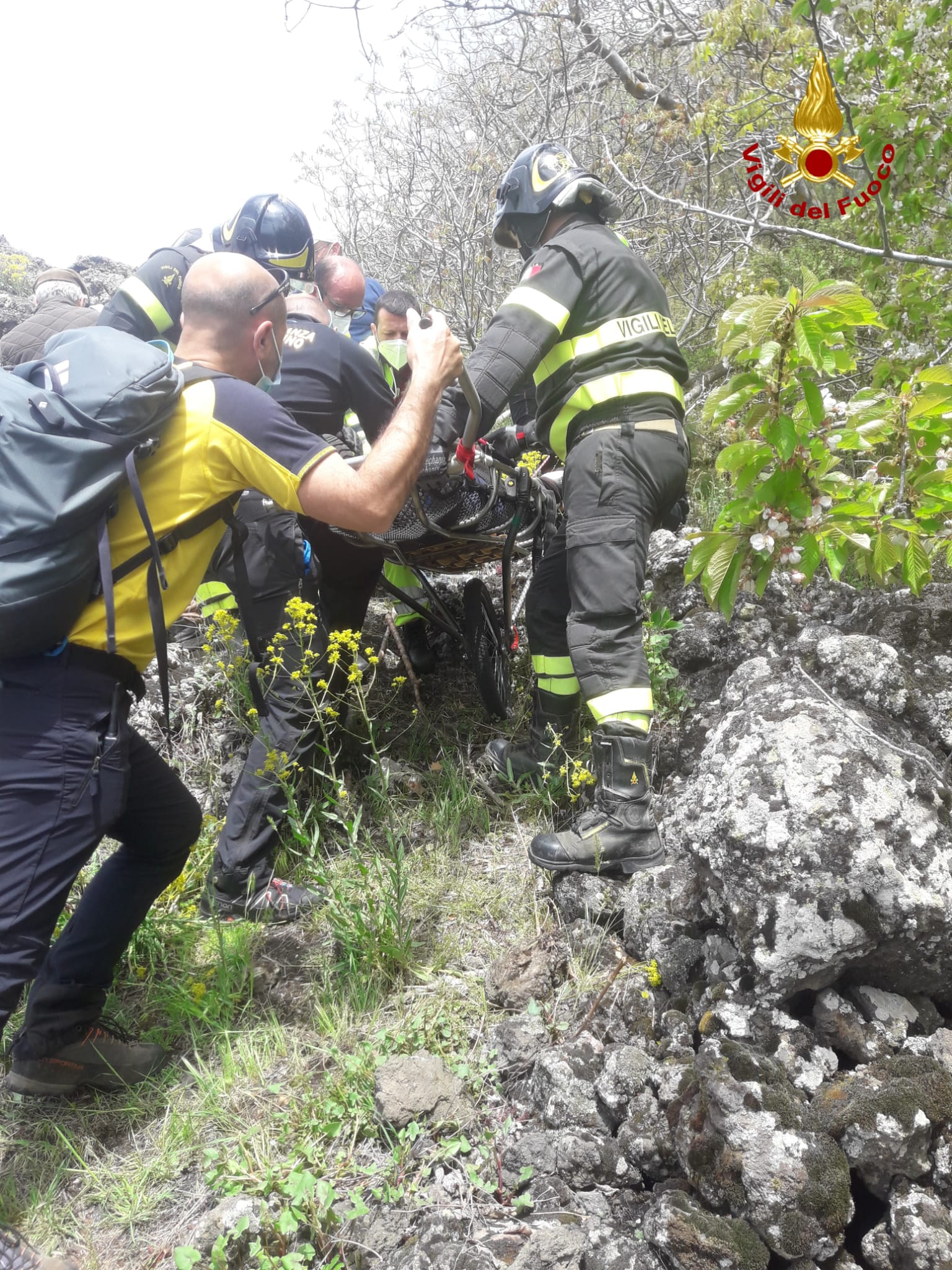 RAGALNA: ESCURSIONISTI IN DIFFICOLTÀ, 85ENNE FERITO SALVATO DA VIGILI DEL FUOCO E SOCCORSO ALPINO