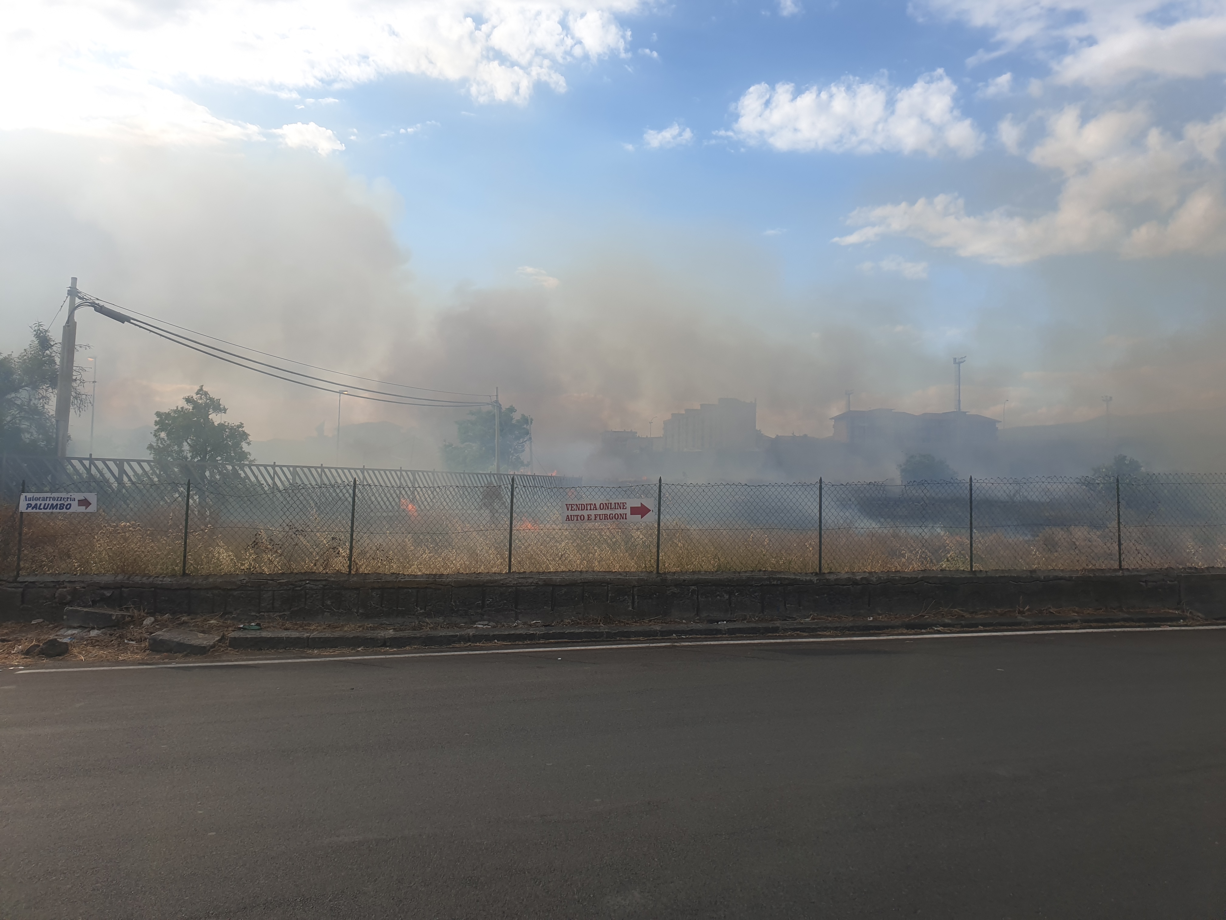 PATERNÒ: DOPPIO INTERVENTO DEI VIGILI DEL FUOCO PER INCENDIO STERPAGLIE NELLA GIORNATA DI OGGI