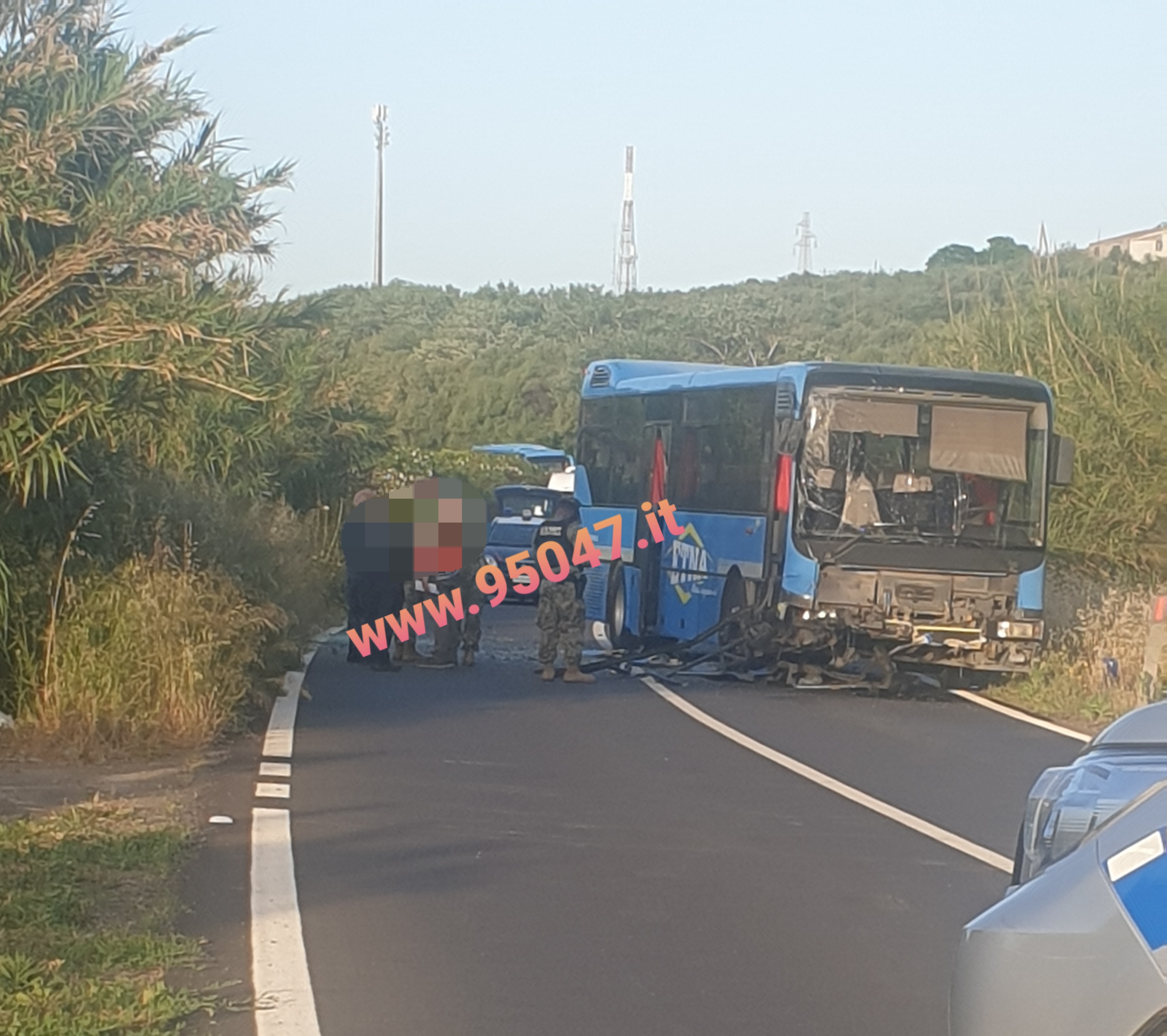 SCONTRO FRONTALE TRA UN’AUTO E UN AUTOBUS DI LINEA A MOTTA SANT'ANASTASIA
