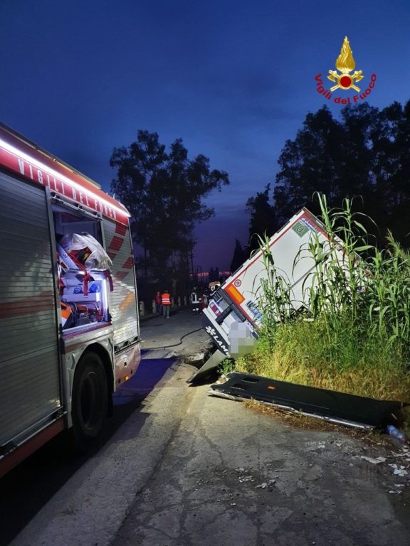 MEZZO PESANTE USCITO FUORI STRADA IN ZONA MAAS, FERITO CONDUCENTE