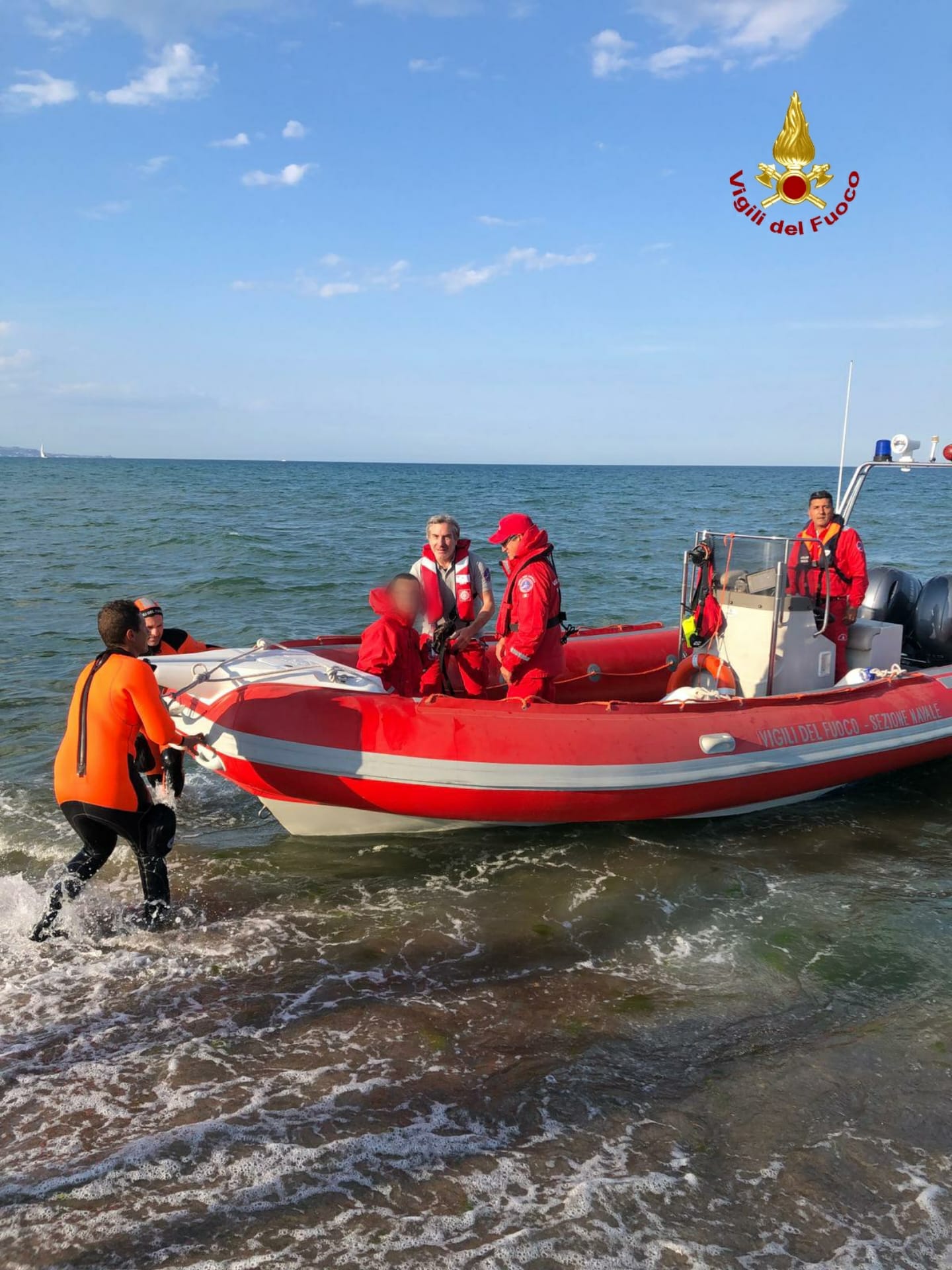 CATANIA, PAURA PER UN 17ENNE: RINTRACCIATO E RICONSEGNATO AI GENITORI DAI VIGILI DEL FUOCO