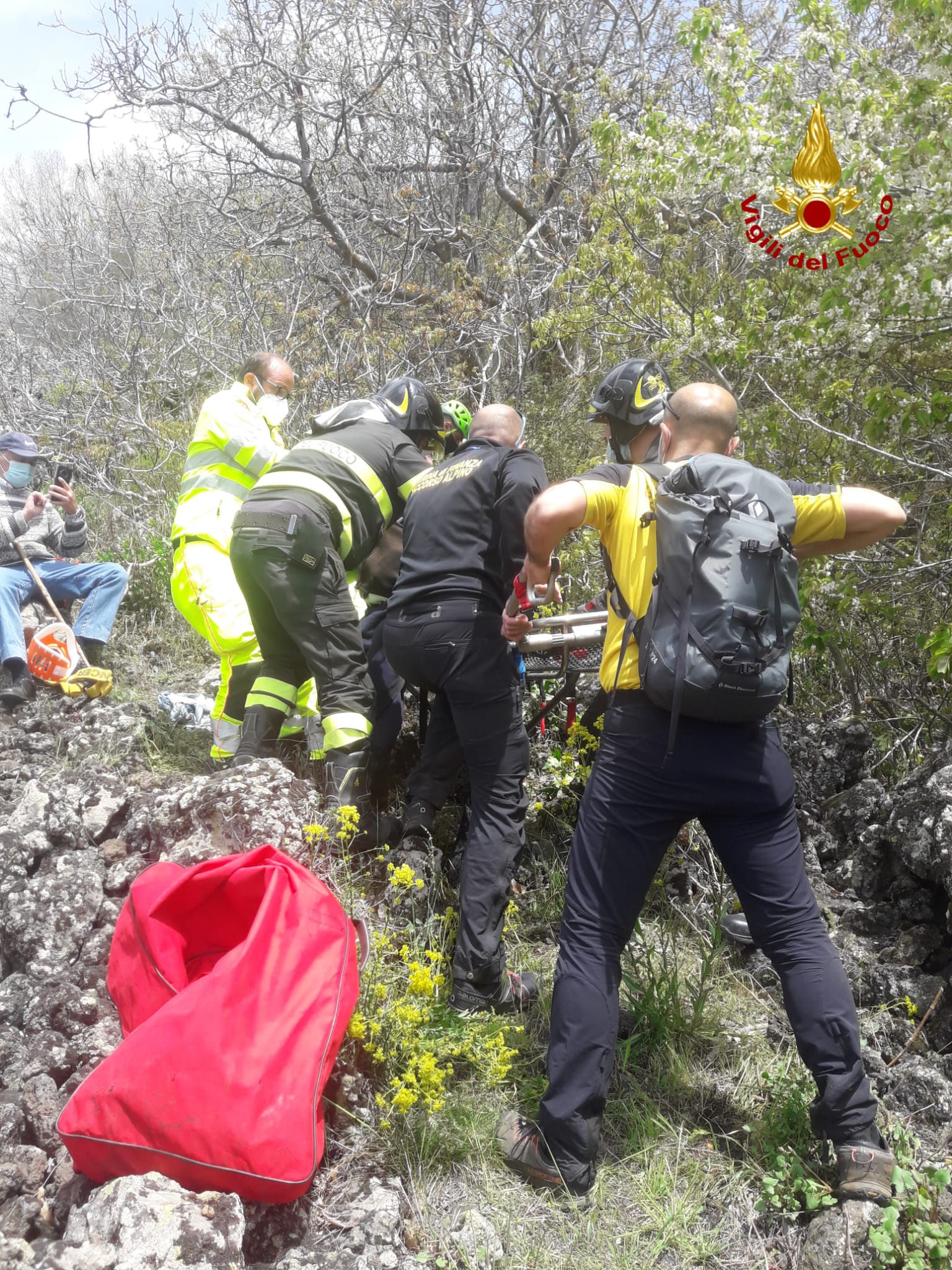 RAGALNA: ESCURSIONISTI IN DIFFICOLTÀ, 85ENNE FERITO SALVATO DA VIGILI DEL FUOCO E SOCCORSO ALPINO