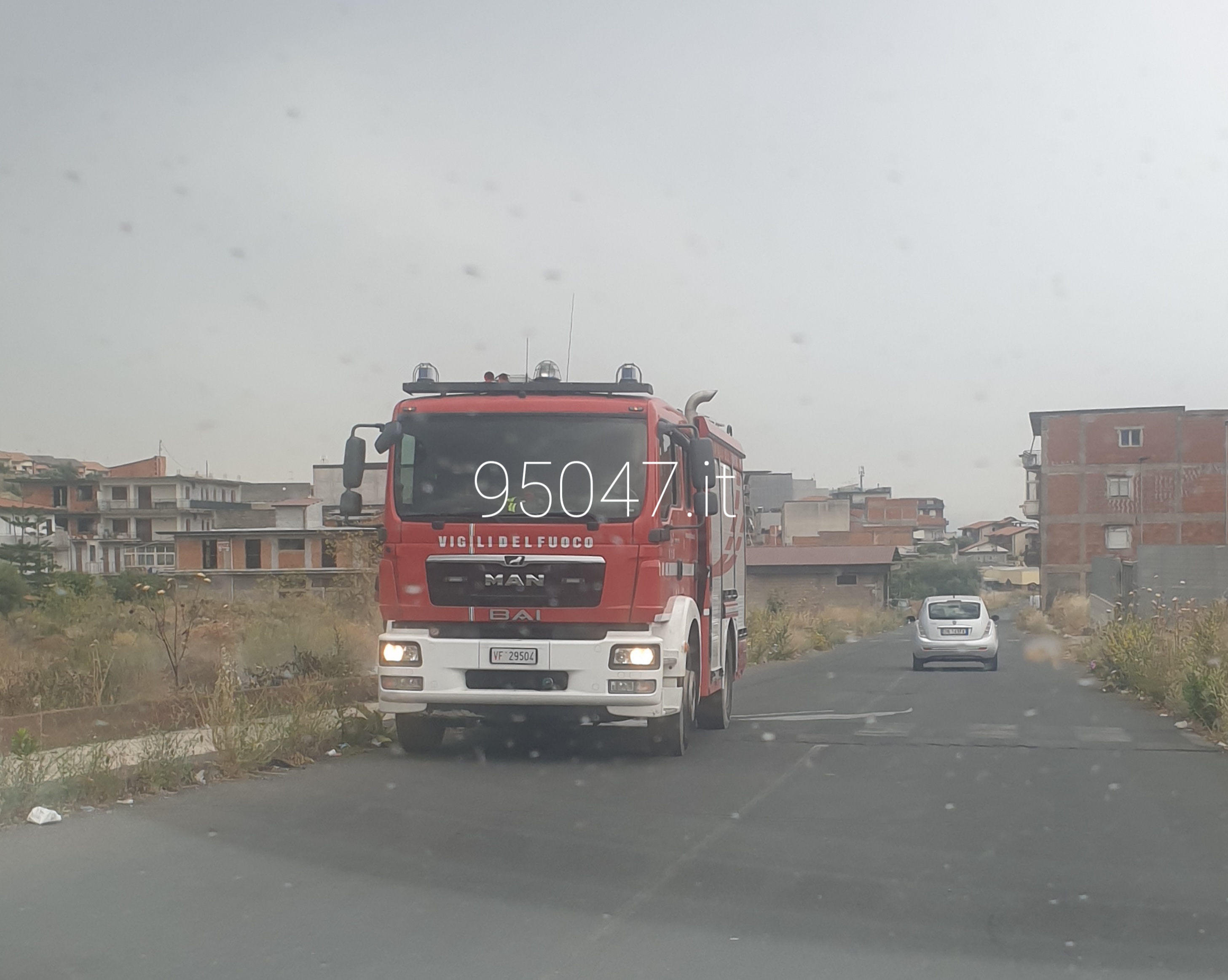 PATERNÒ: DOPPIO INTERVENTO DEI VIGILI DEL FUOCO PER INCENDIO STERPAGLIE