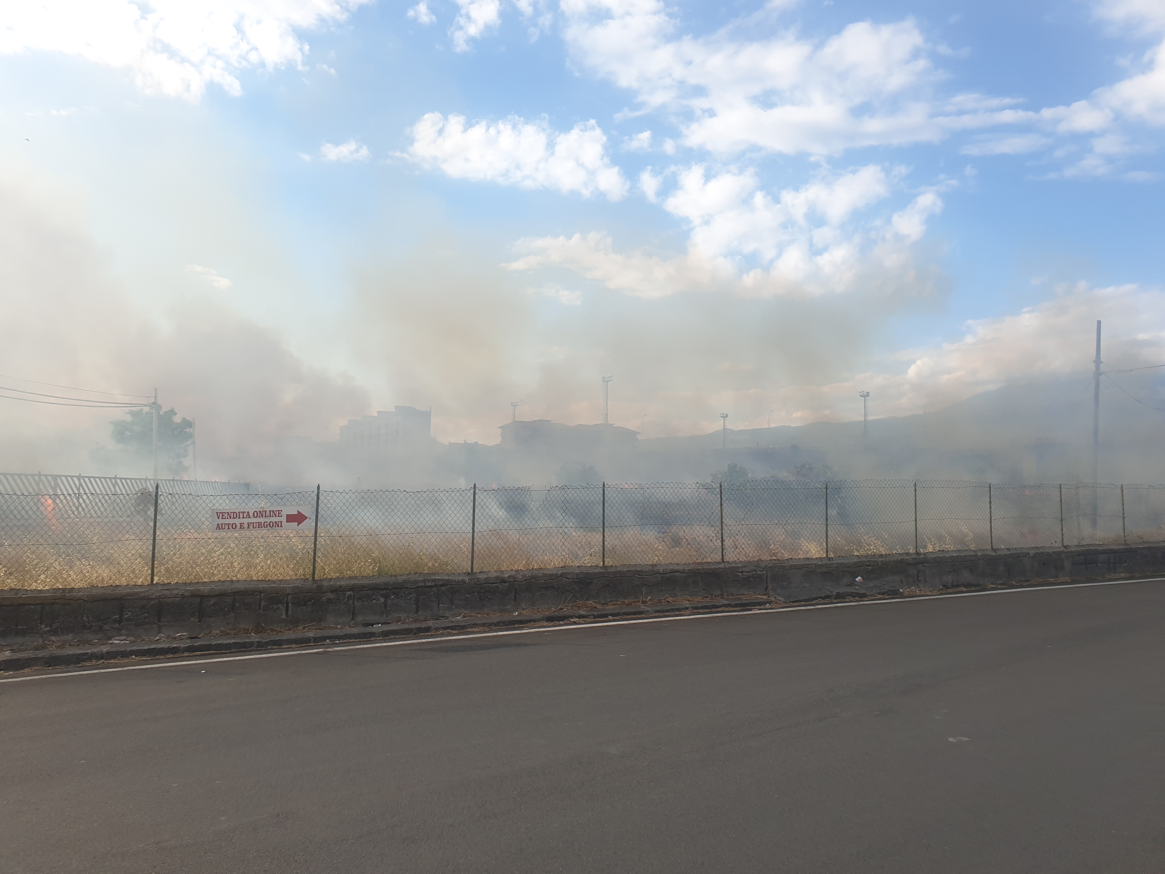 PATERNÒ: DOPPIO INTERVENTO DEI VIGILI DEL FUOCO PER INCENDIO STERPAGLIE NELLA GIORNATA DI OGGI