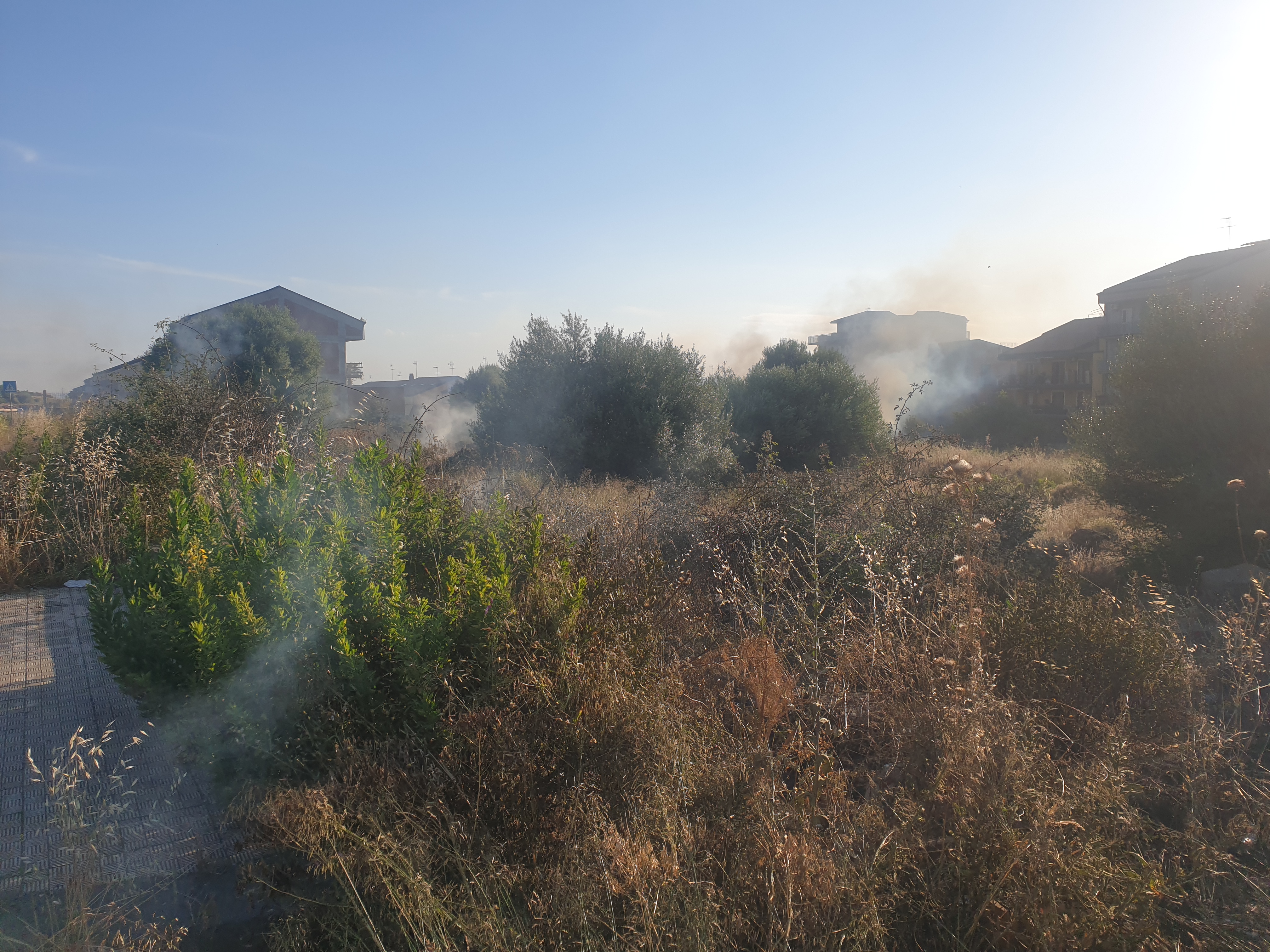 PATERNÒ: DOPPIO INTERVENTO DEI VIGILI DEL FUOCO PER INCENDIO STERPAGLIE NELLA GIORNATA DI OGGI