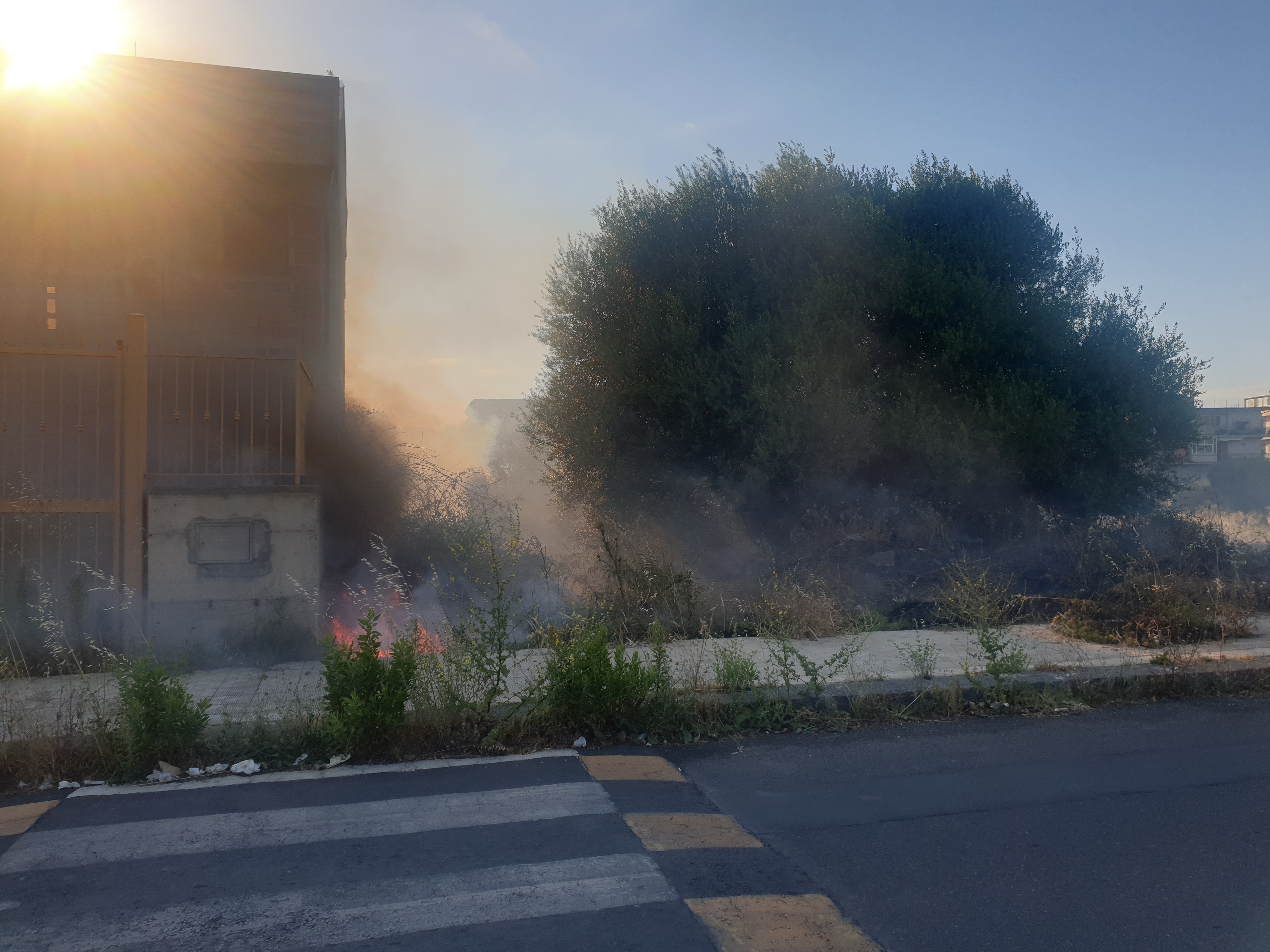 PATERNÒ: DOPPIO INTERVENTO DEI VIGILI DEL FUOCO PER INCENDIO STERPAGLIE NELLA GIORNATA DI OGGI