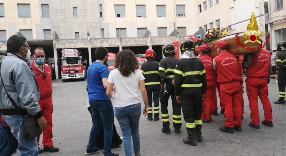 IL DOLORE DEI VIGILI DEL FUOCO DI CATANIA PER LA PERDITA DEL COLLEGA IN SERVIZIO NELLA SEZIONE NAVALE