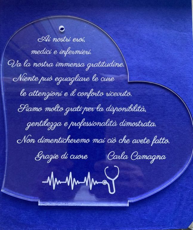 CALTAGIRONE. SALVATA A 8 MESI DALLA SINDROME INFIAMMATORIA MULTISISTEMICA. I GENITORI DONANO UNA TARGA AL REPARTO DI PEDIATRIA
