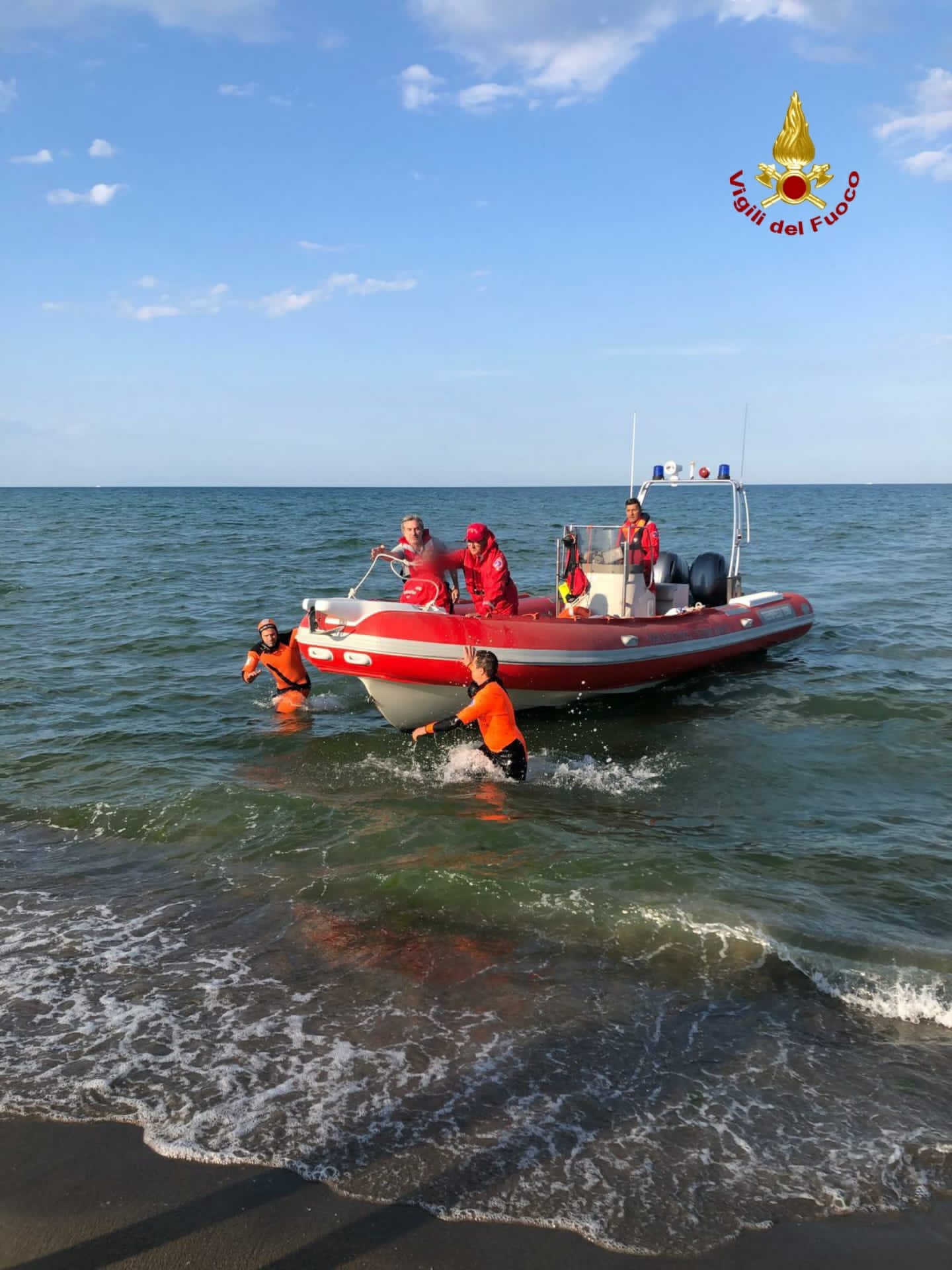 CATANIA, PAURA PER UN 17ENNE: RINTRACCIATO E RICONSEGNATO AI GENITORI DAI VIGILI DEL FUOCO