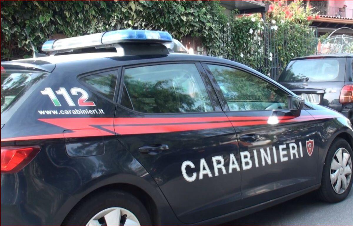 PALAGONIA, AGGREDISCE CARABINIERI PER DIFENDERE IL FIGLIO: ARRESTATA - 
