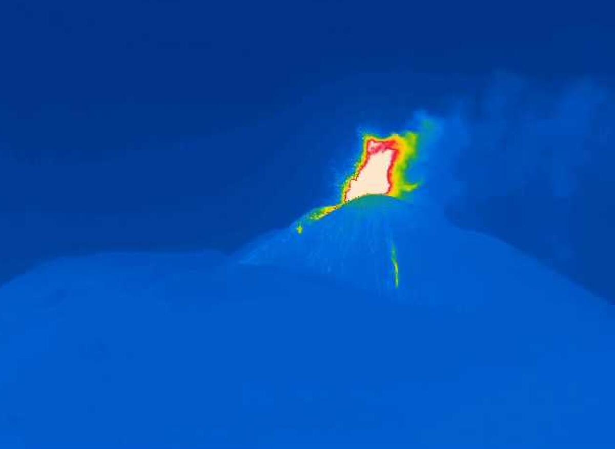 ETNA. IN CORSO UNA NUOVA FORTE ATTIVITÀ' STROMBOLIANA - 