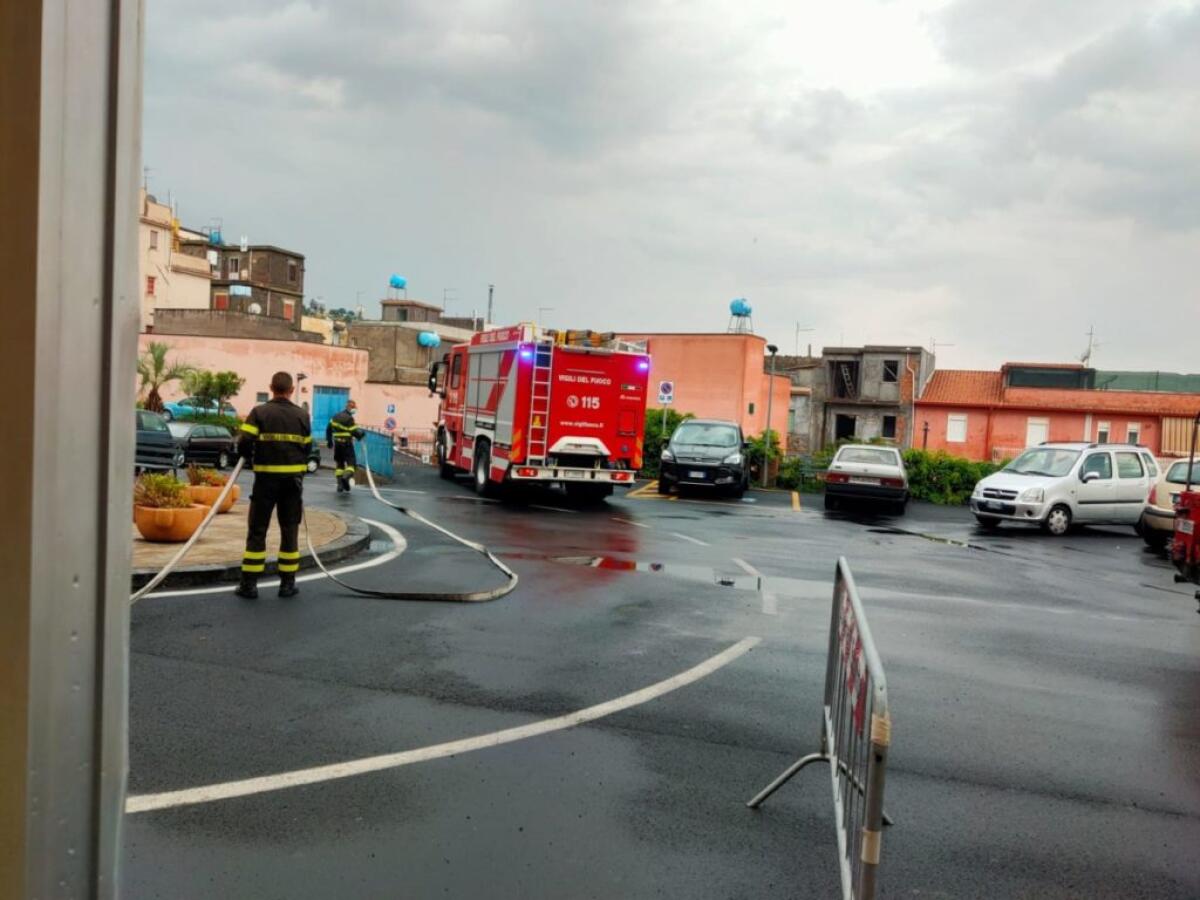MALTEMPO SU BRONTE.  PRINCIPIO DI ALLAGAMENTO AL PRONTO SOCCORSO - 