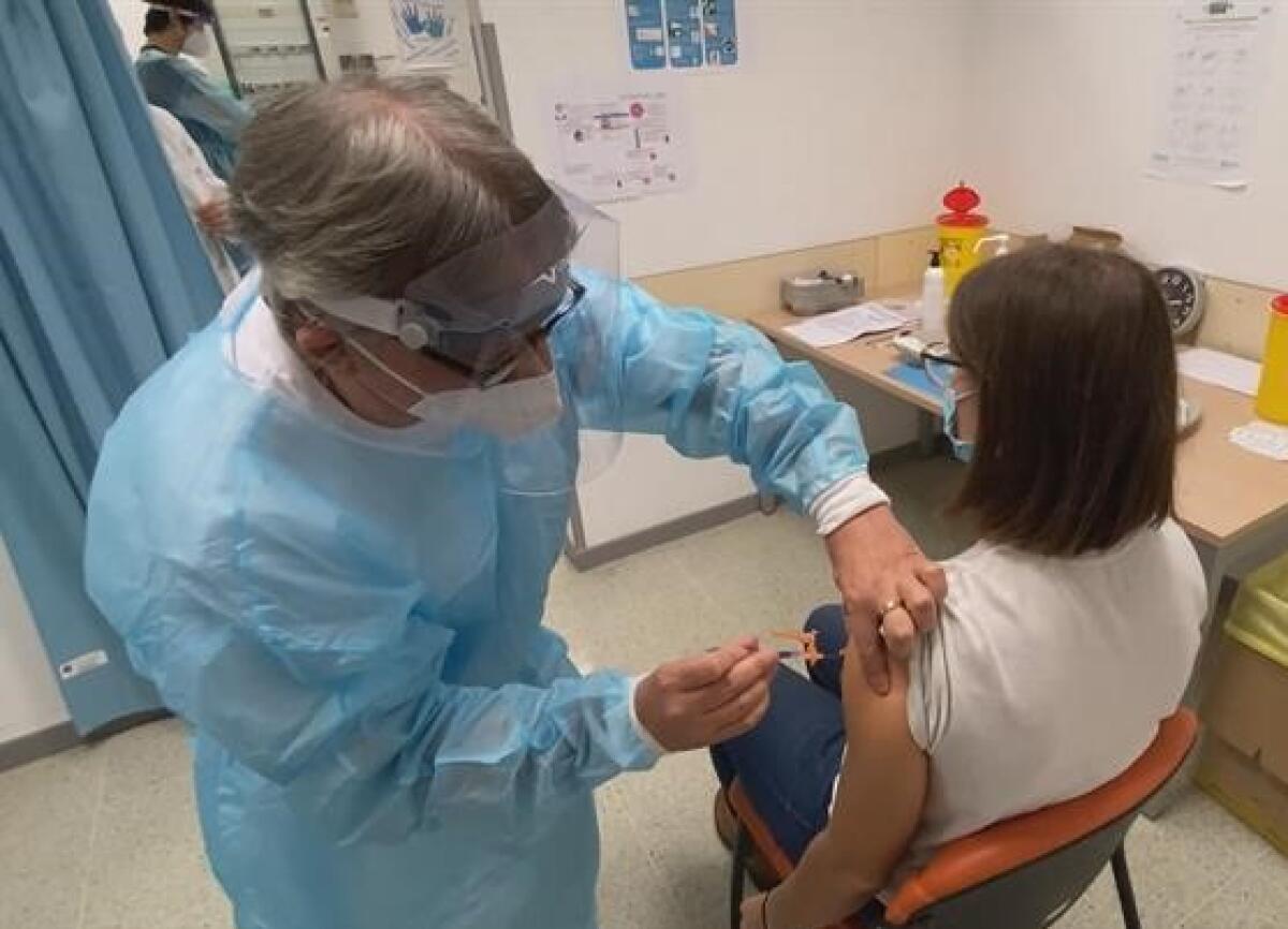 VACCINI: BOOM DI PRENOTAZIONI IN SICILIA PER LA FASCIA 16-39 ANNI, DA STAMANI QUASI 120MILA - 