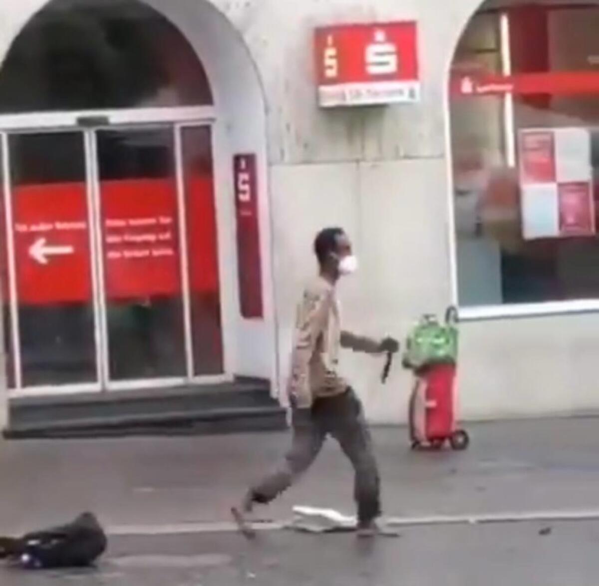 GERMANIA, ATTACCO CON COLTELLO, ALMENO 3 MORTI E 6 FERITI A WÜRZBURG - 