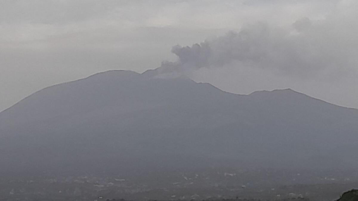 ETNA. AGGIORNAMENTO Nuova fontana di lava , nube eruttiva alta 5 km - 
