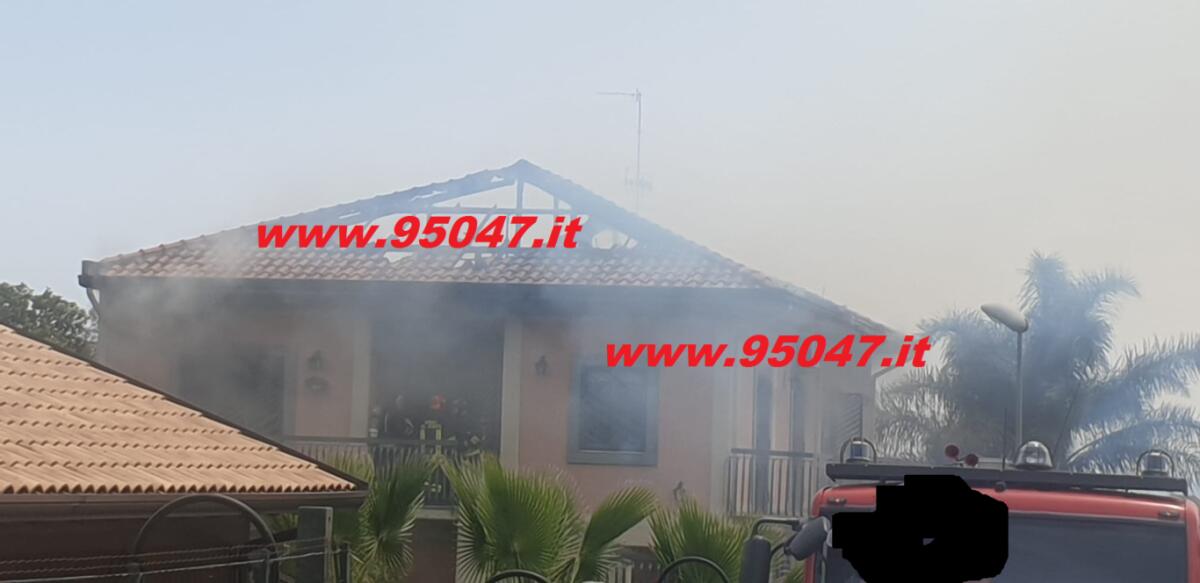 MISTERBIANCO  PRENDONO FUOCO I PANNELLI FOTOVOLTAICI SUL TETTO: TANTA PAURA, NESSUN FERITO - 