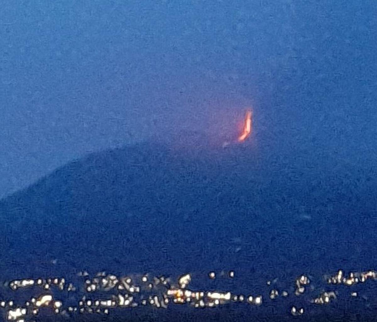 ETNA: NUOVO PAROSSISMO IN DIRETTA DALLE WEBCAM DELLA RETE - 