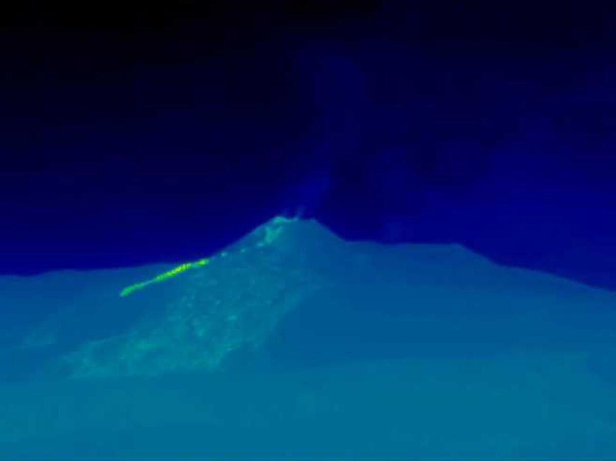ETNA IN ERUZIONE, SI APRONO DUE NUOVE BOCCHE, TREMORE IN AUMENTO - 