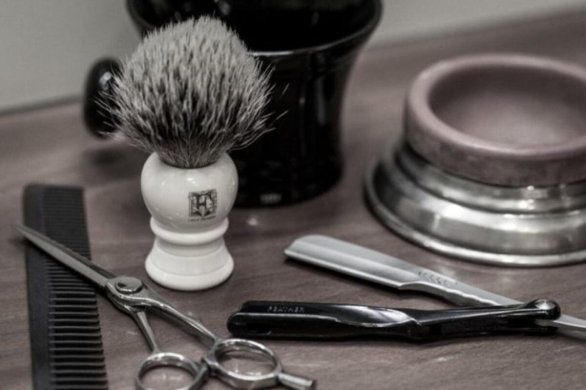 PALERMO: SCONTENTO DEL TAGLIO DI CAPELLI AL NIPOTE, AGGREDISCE A SPRANGATE IL BARBIERE. ARRESTATO - 