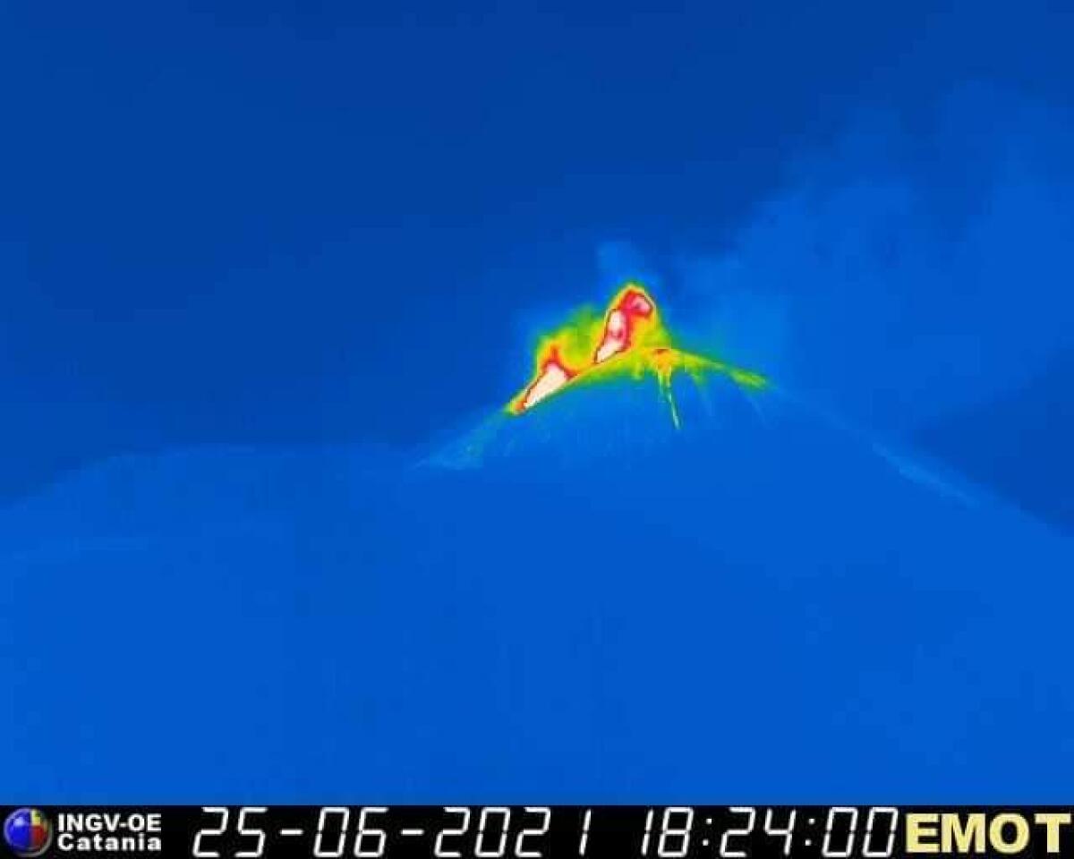 ETNA: INGV: TREMORE VULCANO A LIVELLO ALTO - 