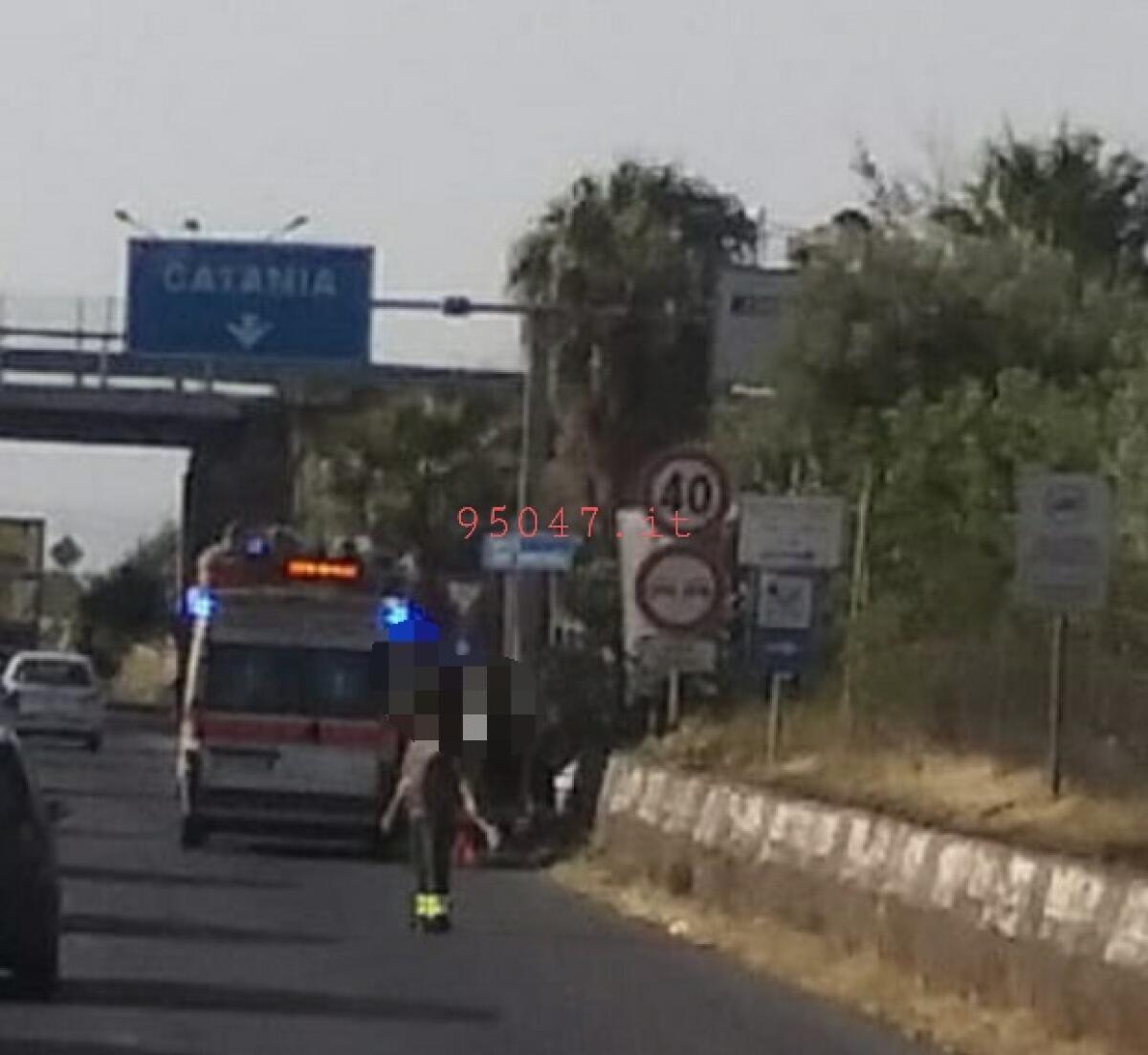 AUTO CONTRO GUARDRAIL SULLA SS121 NELLO SVINCOLO MISTERBIANCO, SOCCORSI SUL POSTO - 