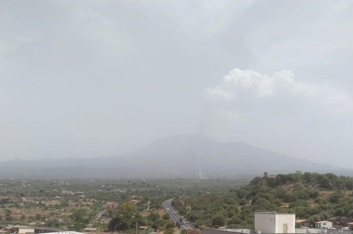 L'ETNA RITORNA A FARSI SENTIRE, RIPRESA L'ATTIVITÀ' STROMBOLIANA - 