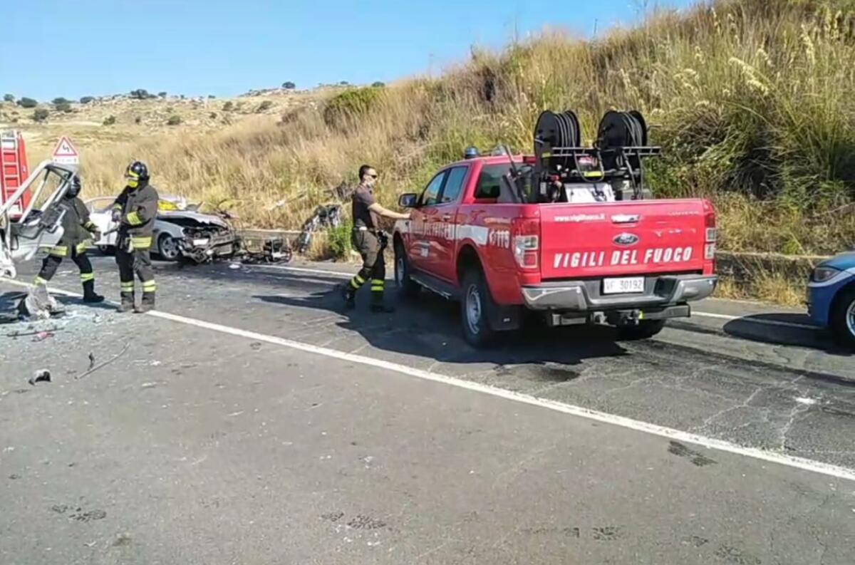 INCIDENTE MORTALE SULLA CATANIA - GELA, MORTO 30 ENNE - 