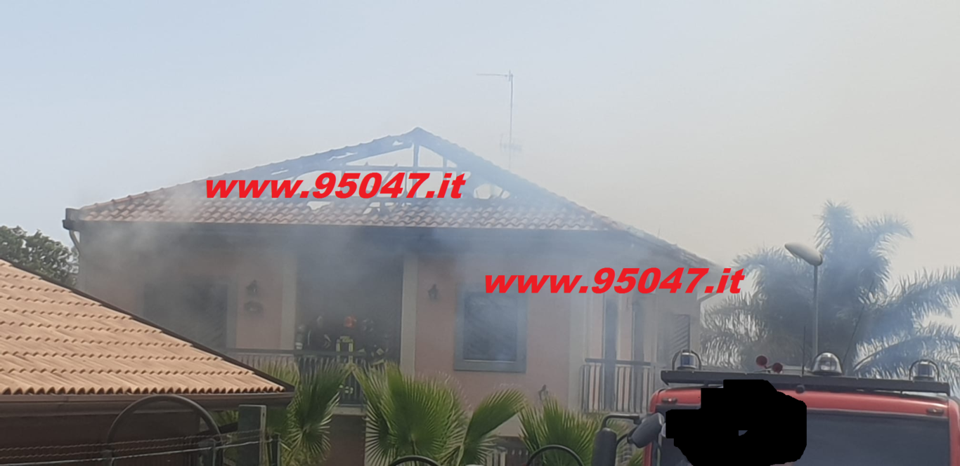 MISTERBIANCO  PRENDONO FUOCO I PANNELLI FOTOVOLTAICI SUL TETTO: TANTA PAURA, NESSUN FERITO