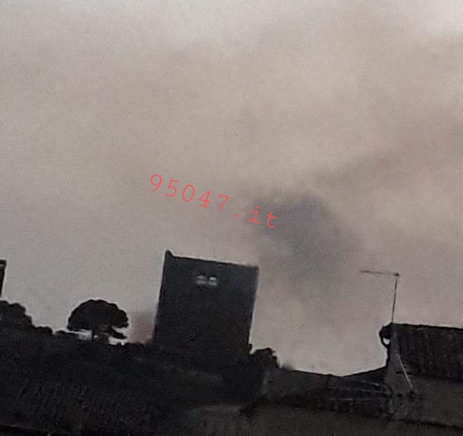 PATERNÒ:  VASTO INCENDIO IN CORSO SULLA COLLINA STORICA