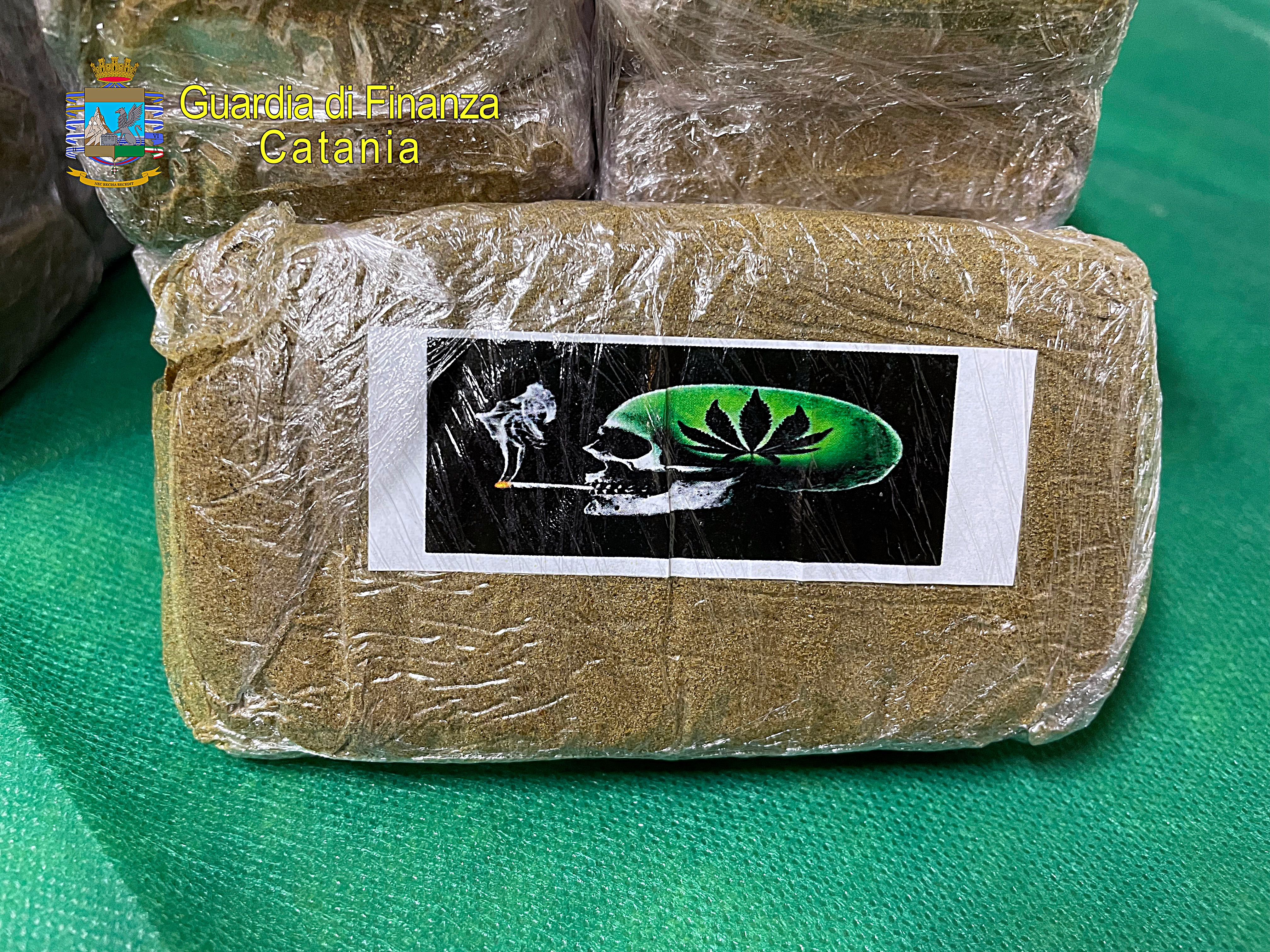 CATANIA:  SEQUESTRATI 4 KG DI MARIJUANA AD ALTO POTENZIALE.  UN ARRESTO