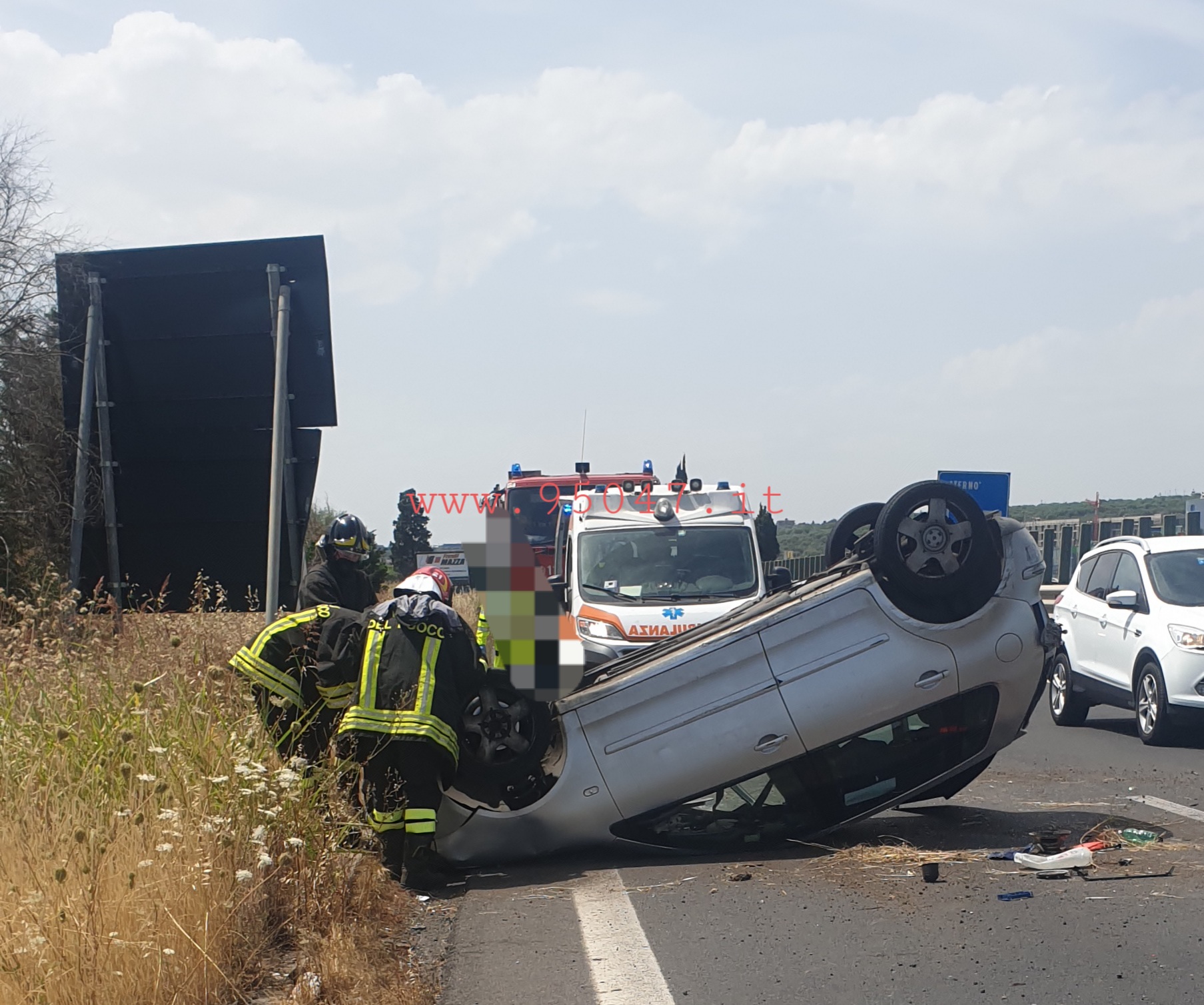 AUTO SI RIBALTA SULLA SS121, ILLESO IL CONDUCENTE