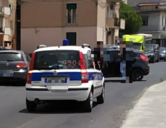 PATERNÒ: Scontro tra due auto in via Balatelle