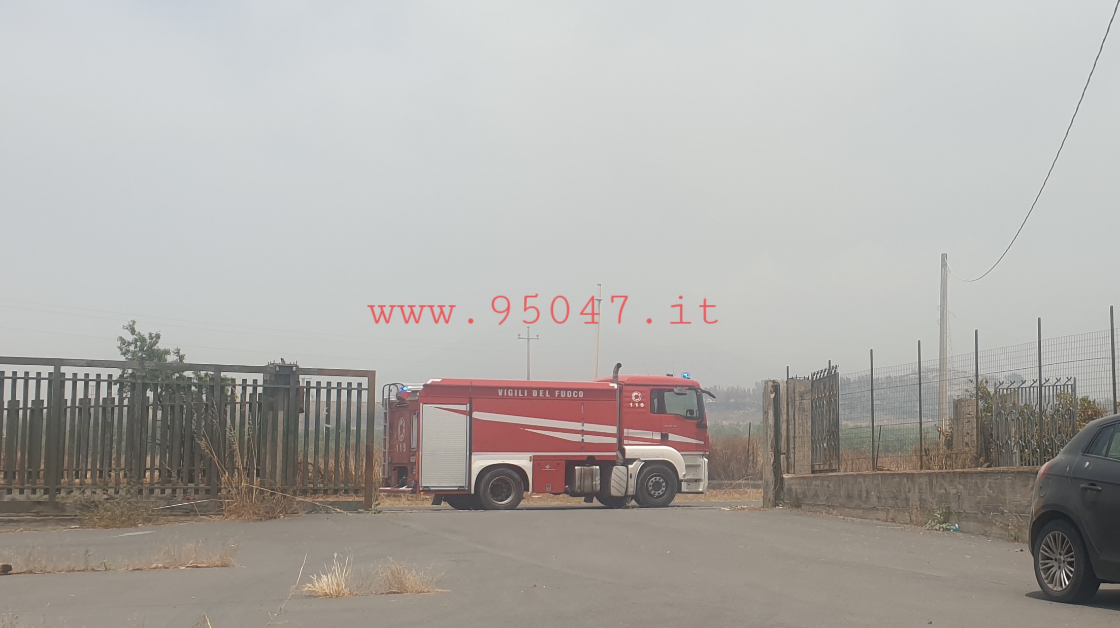 VASTO INCENDIO STERPAGLIE IN CONTRADA POGGIO MONACO, DISTRUTTI AGRUMETI