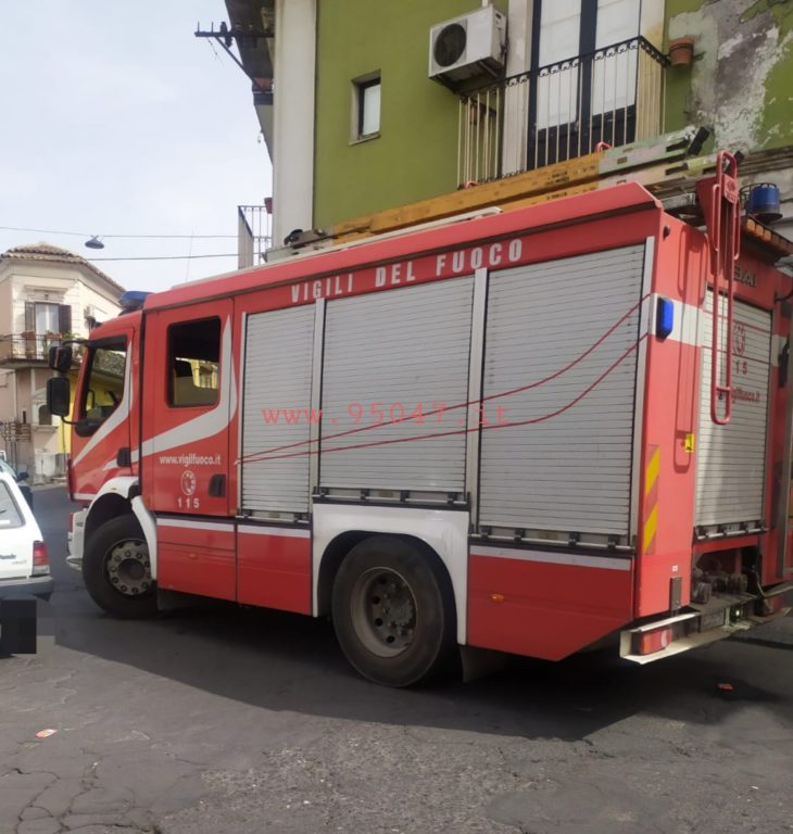 PATERNÒ:  SI SENTE MALE IN CASA, VIGILI DEL FUOCO SUL POSTO