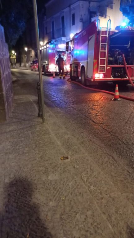 INCENDIO IN UN GARAGE A PATERNO' IERI SERA