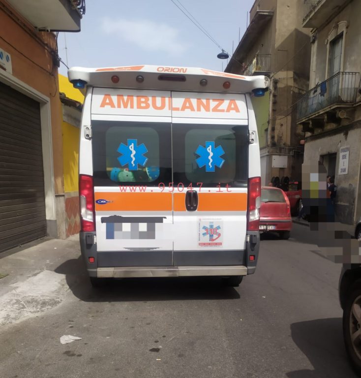 PATERNO': SI SENTE MALE IN CASA, SALVATA DAI VIGILI DEL FUOCO