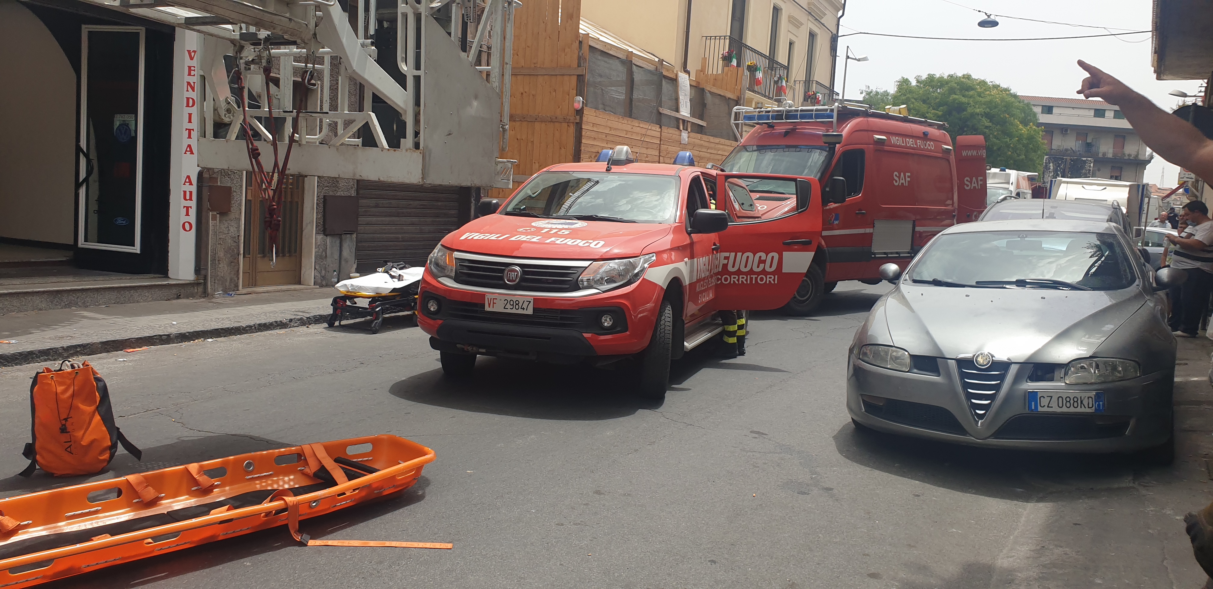 PATERNO': SI SENTE MALE IN CASA, SALVATA DAI VIGILI DEL FUOCO