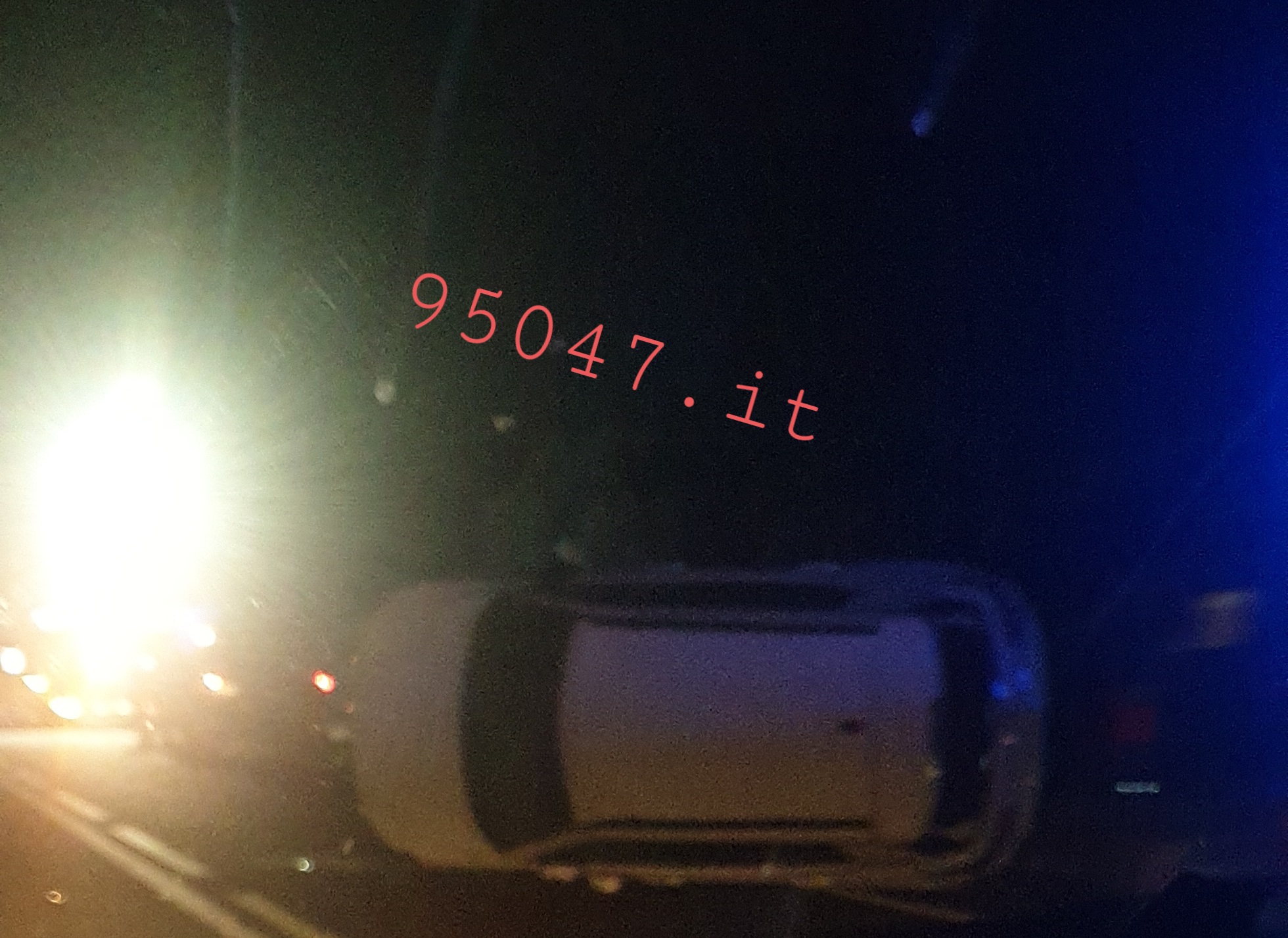 TAMPONAMENTO FRA TRE AUTO SULLA SS284 A SCALILLI, UNA SI RIBALTA