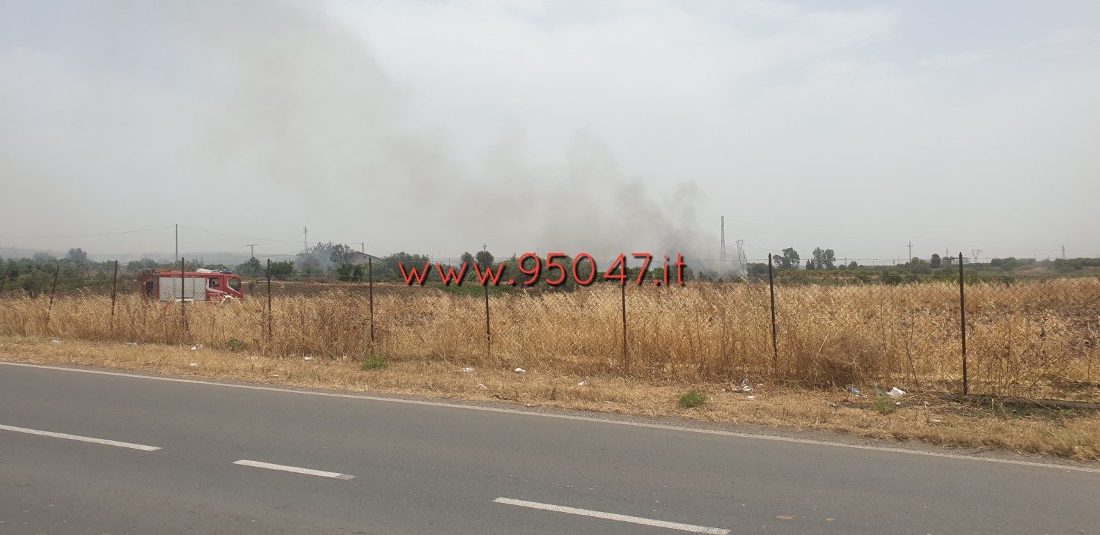 VASTO INCENDIO STERPAGLIE IN CONTRADA POGGIO MONACO, DISTRUTTI AGRUMETI
